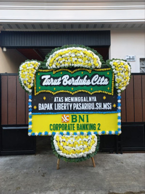 Papan Bunga Duka di Sitolu Ori